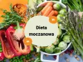 Zdrowe warzywa i napisy "Dieta moczanowa" na okrągłym tle. Brokuły, dynia, papryka, groszek, marchew, szparagi, brukselka.