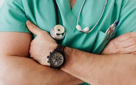 Jak zostać lekarzem w Polsce? Przewodnik: studia, LEK, specjalizacja.