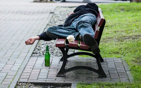 Alkoholowy Zespół Abstynencyjny: Poznaj objawy i ratuj życie