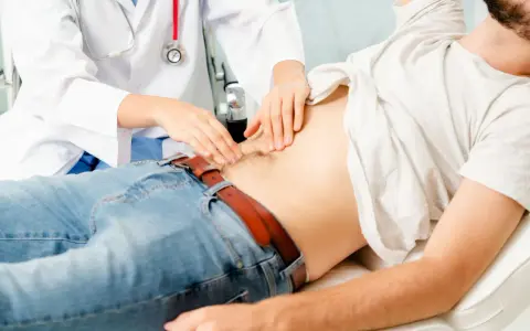 Chora wątroba: Do jakiego lekarza? Hepatolog, gastrolog, zakaźnik