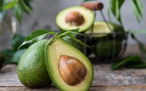 Alergia na awokado: Czy superfood może szkodzić? Objawy i rady