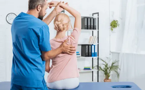 Osteopata to nie lekarz! Poznaj różnice i wybierz dobrze