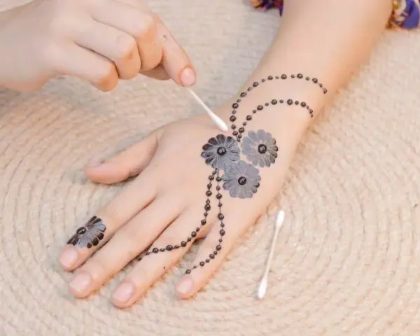 Henna uczula? Prawda o PPD, objawach i bezpiecznej koloryzacji