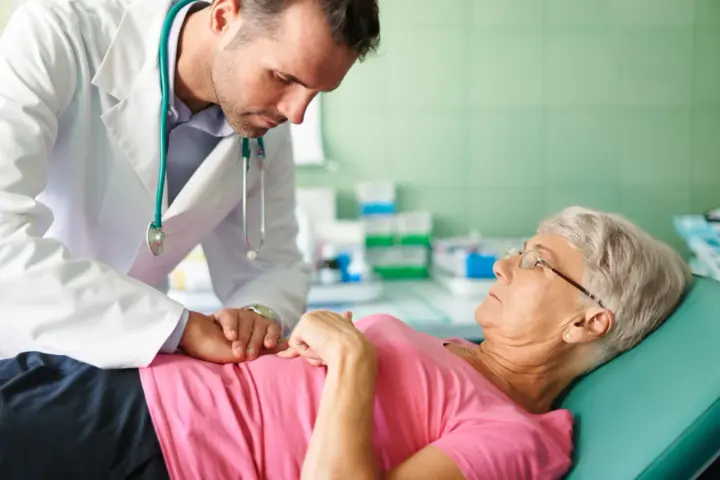 Problemy z wypróżnianiem: Gastrolog czy proktolog? Kiedy pilnie?