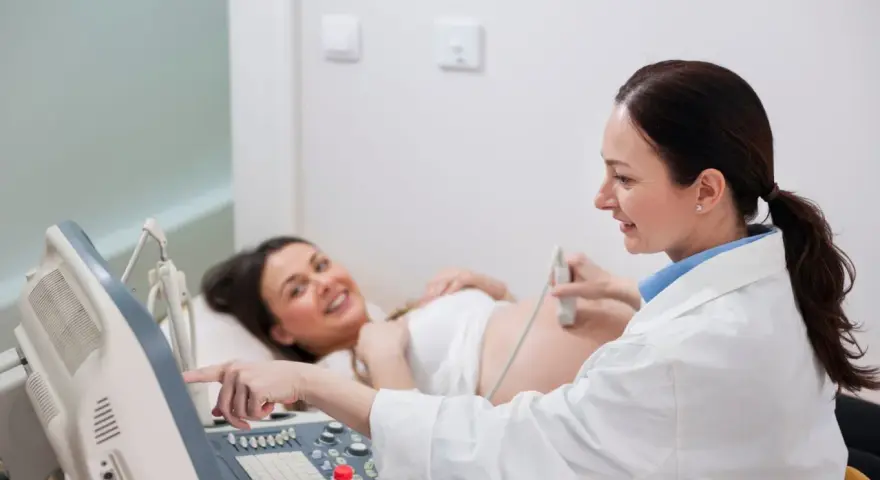 Jaki lekarz robi USG? Radiolog, specjaliści, skierowanie przewodnik