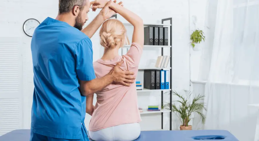 Osteopata to nie lekarz! Poznaj różnice i wybierz dobrze
